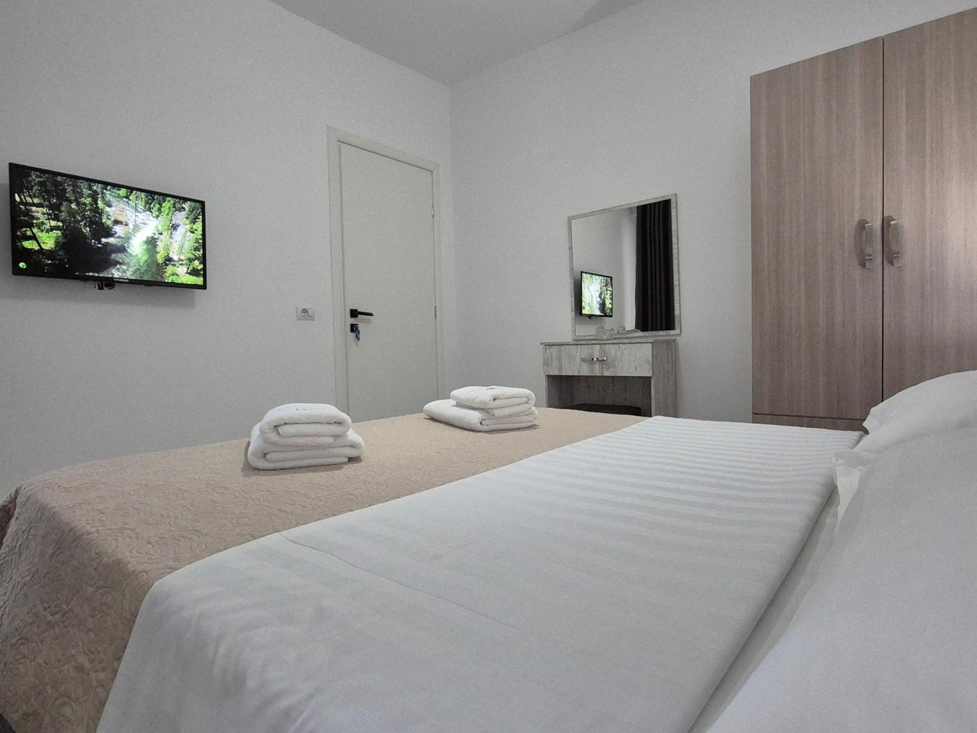 Flore Rooms Sarande Exterior photo