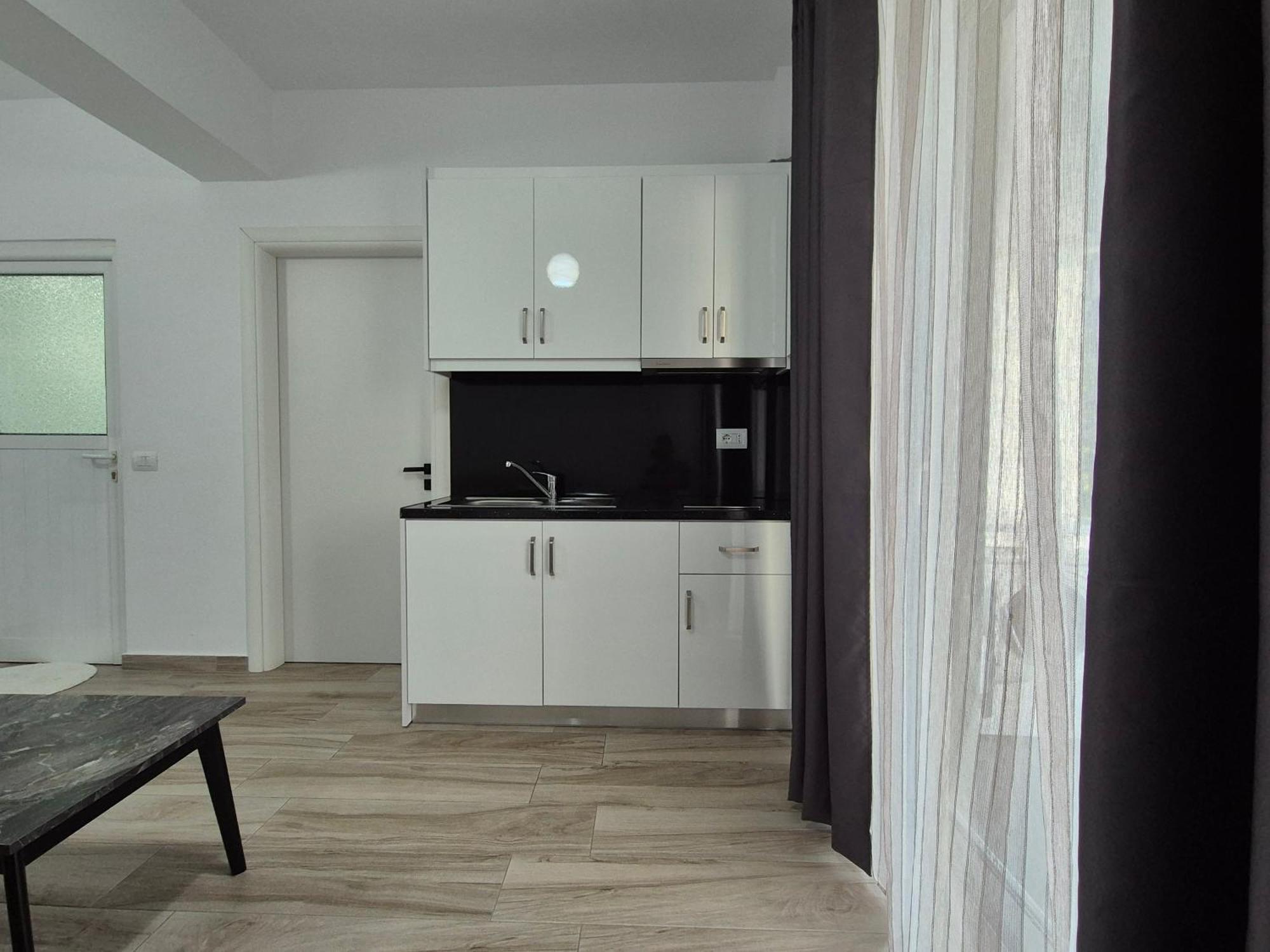 Flore Rooms Sarande Exterior photo